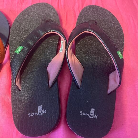 2 Pairs of girls Flip Flops- Sz 1-2 - Picture 2 of 12